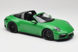 Porsche 911 991.2 Targa 4 GTS British Racing Zöld Minichamps 1:18 155061065 Fém – 4. kép a 6-ből