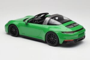 Porsche 911 991.2 Targa 4 GTS British Racing Zöld Minichamps 1:18 155061065 Fém – 5. kép a 6-ből