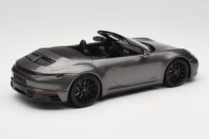 Porsche 911 992 Carrera 4 GTS Kabrió Grey Metallic Minichamps 1:18 155063031 Fém – 2. kép a 6-ből
