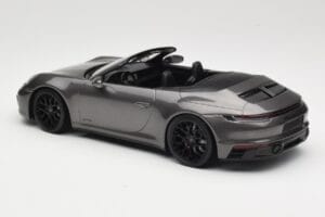 Porsche 911 992 Carrera 4 GTS Kabrió Grey Metallic Minichamps 1:18 155063031 Fém – 5. kép a 6-ből