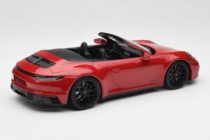 Porsche 911 992 Carrera 4 GTS Kabrió Piros Minichamps 1:18 155063032 Fém – 2. kép a 6-ből
