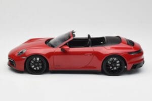 Porsche 911 992 Carrera 4 GTS Kabrió Piros Minichamps 1:18 155063032 Fém – 3. kép a 6-ből