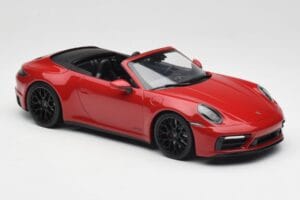 Porsche 911 992 Carrera 4 GTS Kabrió Piros Minichamps 1:18 155063032 Fém – 4. kép a 6-ből