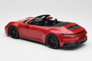 Porsche 911 992 Carrera 4 GTS Kabrió Piros Minichamps 1:18 155063032 Fém – 5. kép a 6-ből