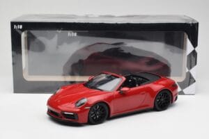 Porsche 911 992 Carrera 4 GTS Kabrió Piros Minichamps 1:18 155063032 Fém – 6. kép a 6-ből