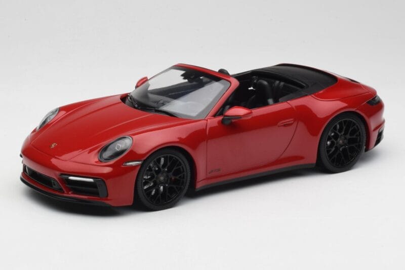 Porsche 911 992 Carrera 4 GTS Kabrió Piros Minichamps 1:18 155063032 Fém