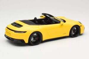 Porsche 911 992 Carrera 4 GTS Kabrió Sárga Minichamps 1:18 155063030 Fém – 2. kép a 6-ből