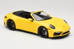 Porsche 911 992 Carrera 4 GTS Kabrió Sárga Minichamps 1:18 155063030 Fém – 4. kép a 6-ből
