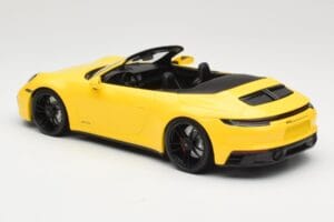 Porsche 911 992 Carrera 4 GTS Kabrió Sárga Minichamps 1:18 155063030 Fém – 5. kép a 6-ből