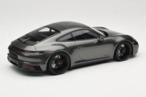 Porsche 911 992 Carrera 4 GTS Green Metallic Minichamps 1:18 155063101 Fém – 2. kép a 6-ből
