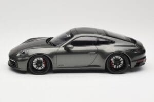Porsche 911 992 Carrera 4 GTS Green Metallic Minichamps 1:18 155063101 Fém – 3. kép a 6-ből