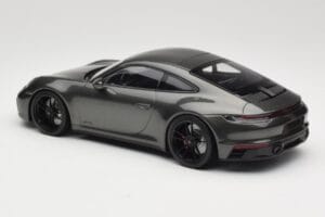 Porsche 911 992 Carrera 4 GTS Green Metallic Minichamps 1:18 155063101 Fém – 5. kép a 6-ből