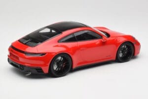 Porsche 911 992 Carrera 4 GTS Piros Minichamps 1:18 155063100 Fém – 2. kép a 6-ből