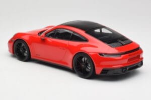 Porsche 911 992 Carrera 4 GTS Piros Minichamps 1:18 155063100 Fém – 5. kép a 6-ből
