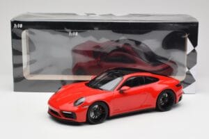 Porsche 911 992 Carrera 4 GTS Piros Minichamps 1:18 155063100 Fém – 6. kép a 6-ből