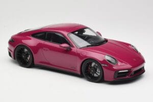 Porsche 911 992 Carrera 4 GTS Rubystar Minichamps 1:18 155063102 Fém – 4. kép a 6-ből