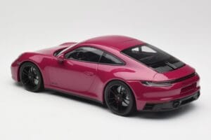 Porsche 911 992 Carrera 4 GTS Rubystar Minichamps 1:18 155063102 Fém – 5. kép a 6-ből
