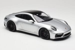 Porsche 911 992 Carrera 4 GTS Ezüst Minichamps 1:18 155063104 Fém – 4. kép a 6-ből