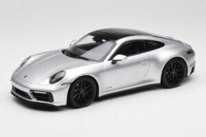Porsche 911 992 Carrera 4 GTS Ezüst Minichamps 1:18 155063104 Fém