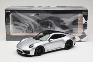 Porsche 911 992 Carrera 4 GTS Ezüst Minichamps 1:18 155063104 Fém – 6. kép a 6-ből
