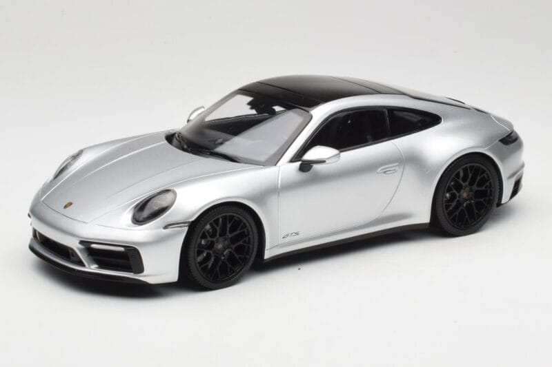 Porsche 911 992 Carrera 4 GTS Ezüst Minichamps 1:18 155063104 Fém