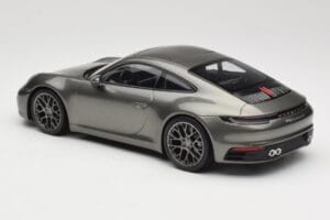 Porsche 911 992 Carrera 4S Aventurine Green Metallic Minichamps 1:18 155067328 Fém – 4. kép a 6-ből