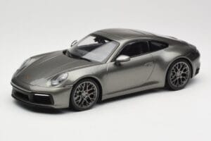 Porsche 911 992 Carrera 4S Aventurine Green Metallic Minichamps 1:18 155067328 Fém