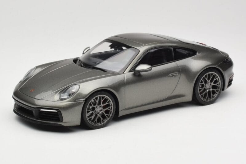 Porsche 911 992 Carrera 4S Aventurine Green Metallic Minichamps 1:18 155067328 Fém