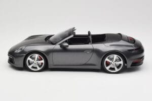 Porsche 911 992 Carrera 4S Kabrió Agate Grey Metallic Minichamps 1:18 155067336 Fém – 3. kép a 6-ből