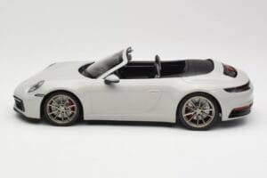 Porsche 911 992 Carrera 4S Kabrió Szürke Minichamps 1:18 155067335 Fém – 3. kép a 6-ből