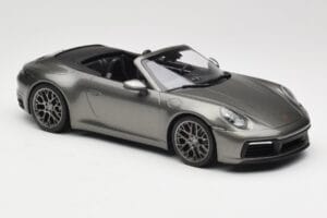 Porsche 911 992 Carrera 4S Kabrió Mamba Green Metallic Minichamps 1:18 155067337 Fém – 4. kép a 6-ből