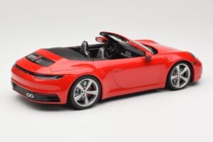 Porsche 911 992 Carrera 4S Kabrió Piros Minichamps 1:18 155067331 Fém – 2. kép a 6-ből