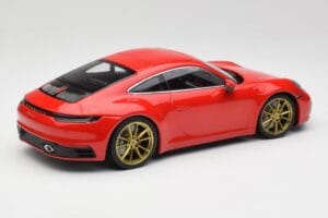 Porsche 911 992 Carrera 4S Guards Piros & Arany Felnik Minichamps 1:18 153067328 Fém – 2. kép a 6-ből