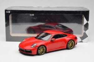 Porsche 911 992 Carrera 4S Guards Piros & Arany Felnik Minichamps 1:18 153067328 Fém – 6. kép a 6-ből