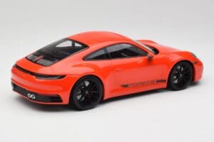 Porsche 911 992 Carrera 4S Lava Narancssárga Minichamps 1:18 155067327 Fém – 2. kép a 6-ből