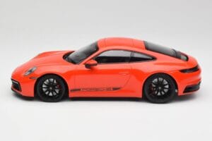 Porsche 911 992 Carrera 4S Lava Narancssárga Minichamps 1:18 155067327 Fém – 3. kép a 6-ből