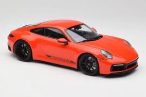 Porsche 911 992 Carrera 4S Lava Narancssárga Minichamps 1:18 155067327 Fém – 4. kép a 6-ből