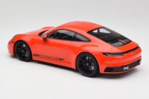 Porsche 911 992 Carrera 4S Lava Narancssárga Minichamps 1:18 155067327 Fém – 5. kép a 6-ből