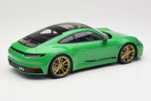 Porsche 911 992 Carrera 4S Python Green Minichamps 1:18 155067325 Fém – 2. kép a 6-ből