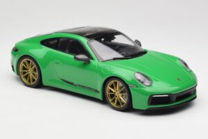 Porsche 911 992 Carrera 4S Python Green Minichamps 1:18 155067325 Fém – 4. kép a 6-ből