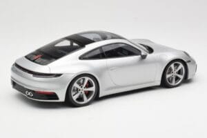 Porsche 911 992 Carrera 4S Ezüst Minichamps 1:18 155067322 Fém – 2. kép a 6-ből