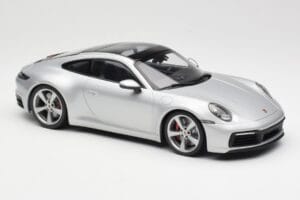 Porsche 911 992 Carrera 4S Ezüst Minichamps 1:18 155067322 Fém – 4. kép a 6-ből