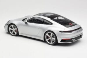 Porsche 911 992 Carrera 4S Ezüst Minichamps 1:18 155067322 Fém – 5. kép a 6-ből
