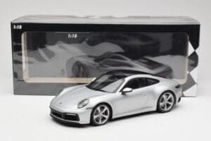 Porsche 911 992 Carrera 4S Ezüst Minichamps 1:18 155067322 Fém – 6. kép a 6-ből