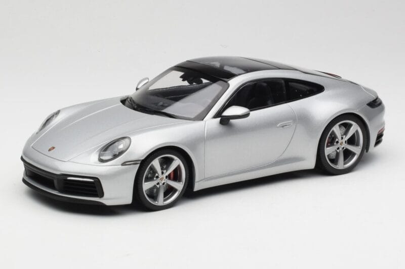 Porsche 911 992 Carrera 4S Ezüst Minichamps 1:18 155067322 Fém