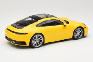 Porsche 911 992 Carrera 4S Sárga Minichamps 1:18 155067320 Fém – 2. kép a 6-ből