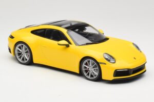 Porsche 911 992 Carrera 4S Sárga Minichamps 1:18 155067320 Fém – 4. kép a 6-ből