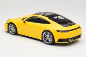 Porsche 911 992 Carrera 4S Sárga Minichamps 1:18 155067320 Fém – 5. kép a 6-ből