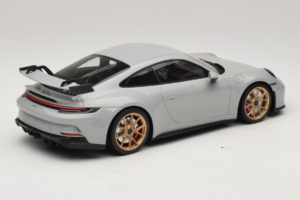 Porsche 911 992 GT3 Chalk Arany Felnik Minichamps 1:18 117069001 Fém – 2. kép a 6-ből