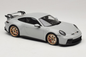 Porsche 911 992 GT3 Chalk Arany Felnik Minichamps 1:18 117069001 Fém – 4. kép a 6-ből